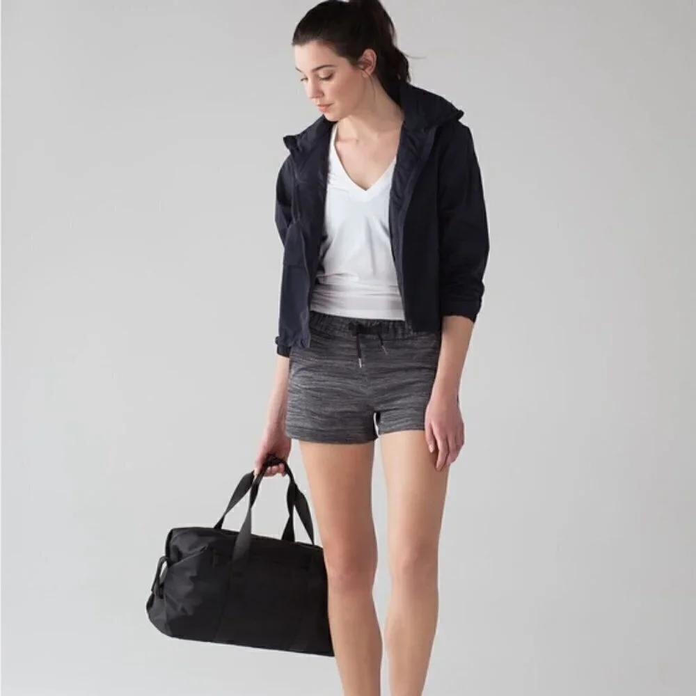 Lululemon On The Fly Short size 4 Bit Point Ice Grey Black